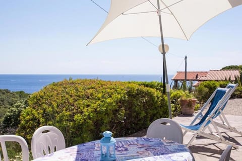 Day, Natural landscape, View (from property/room), Balcony/Terrace, Dining area, Beach, Sea view, sunbed
