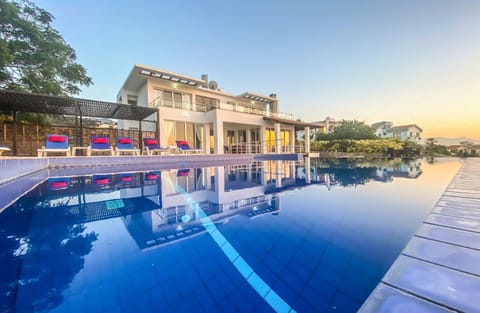 Property building, Pool view