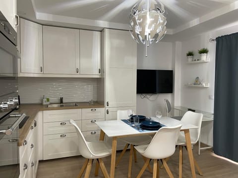 TV and multimedia, Dining area, stove