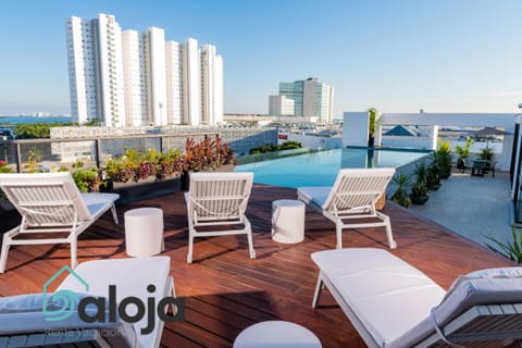Balcony/Terrace, Pool view, Swimming pool, Swimming pool, sunbed