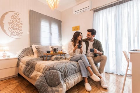 Bed, People, Bedroom, Guests, air conditioner