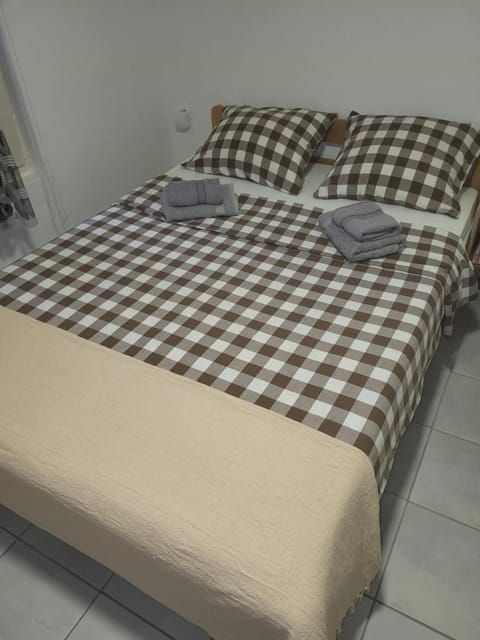 Bed, Photo of the whole room, towels