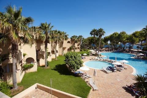 Property building, Day, Swimming pool, Swimming pool