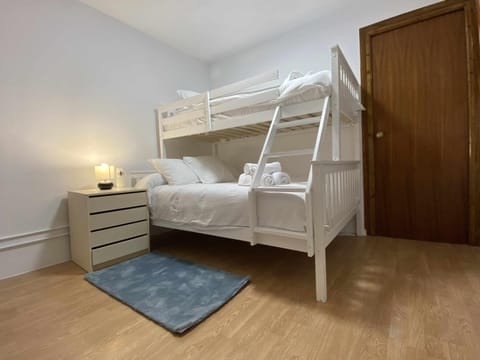 Bed, Photo of the whole room, Bedroom, bunk bed, towels
