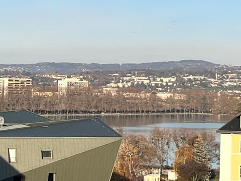 Property building, Nearby landmark, Natural landscape, Balcony/Terrace, City view, Lake view, Mountain view, River view