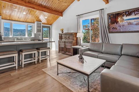 Ski Run Retreat - Close to Lake and Slopes House in Moonridge