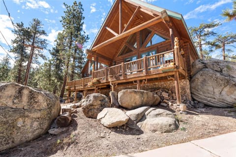 Lakeview Cookie Chalet - Walk to Lake House in Big Bear