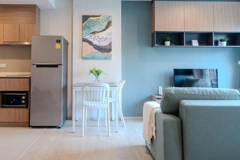 Kitchen or kitchenette, Living room, Dining area, stove