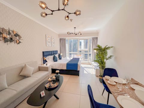Bed, Living room, Photo of the whole room, Seating area, Dining area, Bedroom