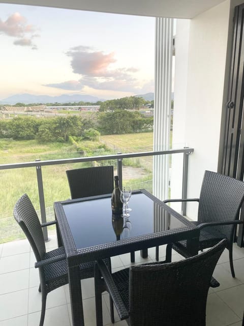 Patio, Day, Natural landscape, View (from property/room), Balcony/Terrace, Seating area, Dining area