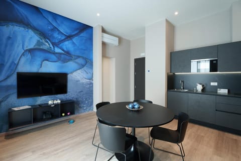 TV and multimedia, Kitchen or kitchenette, Living room, Seating area, Dining area, minibar