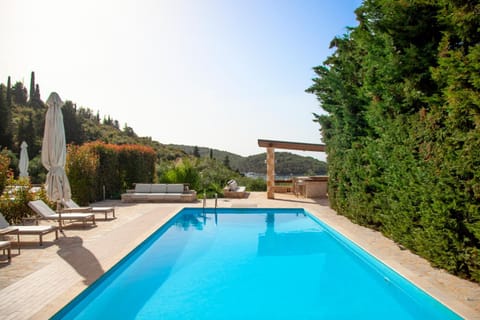 Day, Mountain view, Pool view, Swimming pool