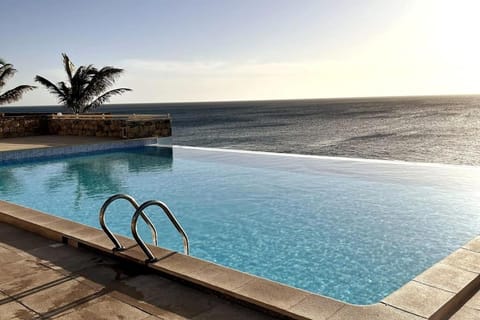 Sea view, Swimming pool, sunbed