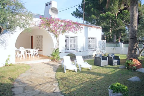 Property building, Patio, Garden view, sunbed