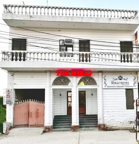Facade/entrance