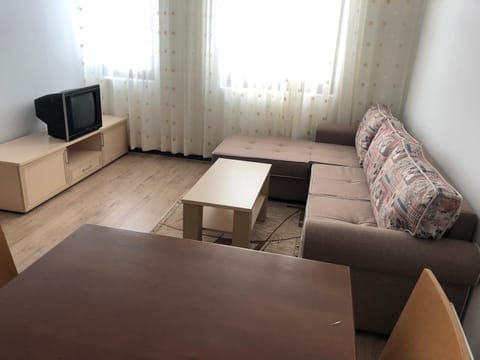 Communal lounge/ TV room, TV and multimedia, Living room, Seating area, Evening entertainment