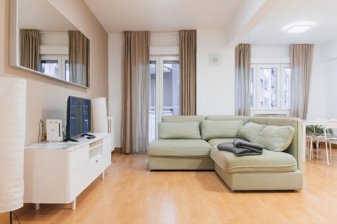 Communal lounge/ TV room, TV and multimedia, Living room