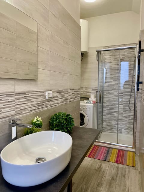 Shower, Bathroom, washing machine