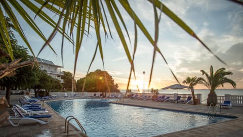 Balcony/Terrace, Pool view, Sea view, Swimming pool