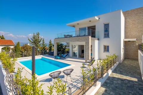 Property building, Patio, Facade/entrance, Day, Pool view, Swimming pool, sunbed