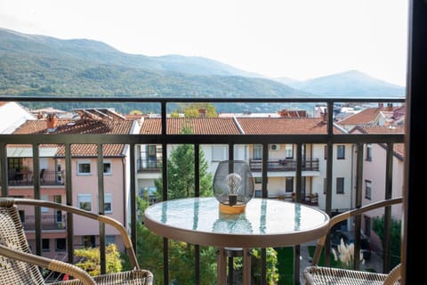 Balcony/Terrace, Balcony/Terrace, Mountain view