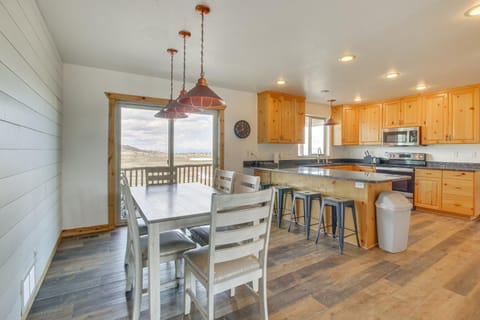 14 Mi to Beaver Mountain Ski Area Group Getaway! House in Garden City