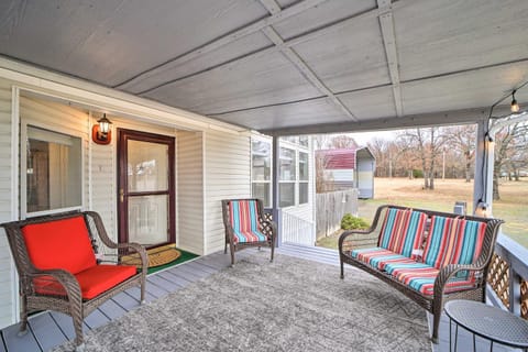Eufaula Escape with Deck - Steps to Lake! House in Eufaula
