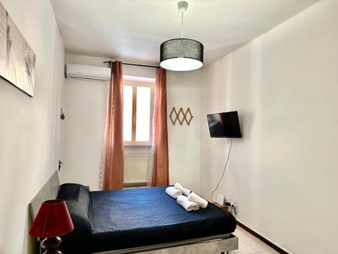 TV and multimedia, Photo of the whole room, Bedroom, air conditioner