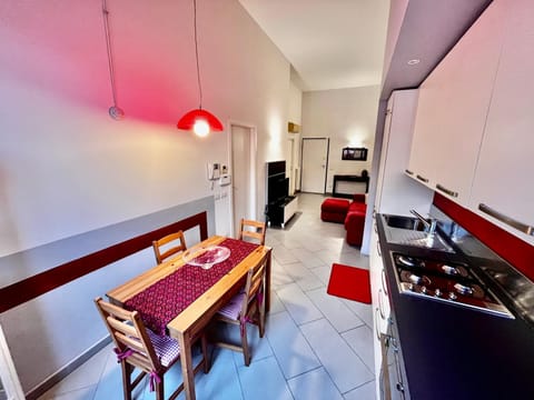 Kitchen or kitchenette, Living room, Seating area, Dining area, stove