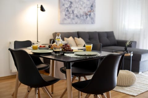 Living room, Food and drinks, Seating area, Dining area, Food, Drinks