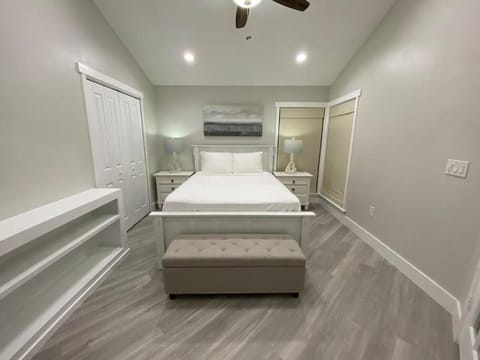 Casa Bella - 5BR, Waterfront, Pool, Spa -9 Min Anna Maria House in Bradenton