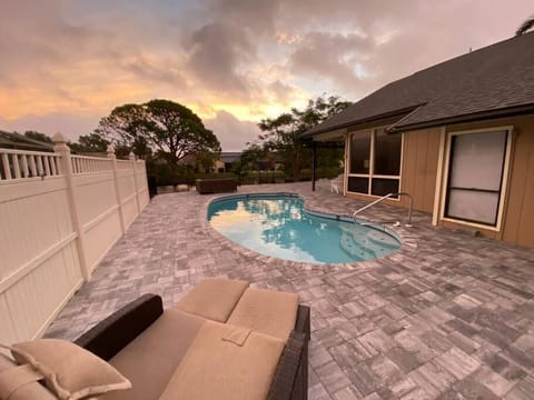 Casa Bella - 5BR, Waterfront, Pool, Spa -9 Min Anna Maria House in Bradenton