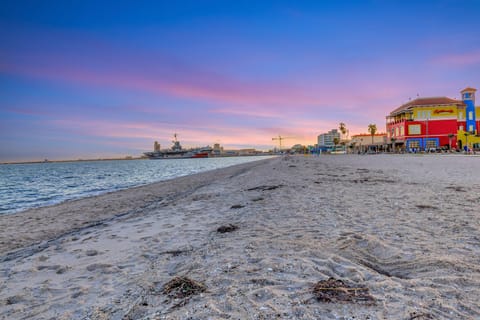 Nearby landmark, Natural landscape, Beach, Evening entertainment, Sunset