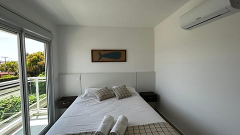 Bed, Photo of the whole room, Bedroom, towels, air conditioner