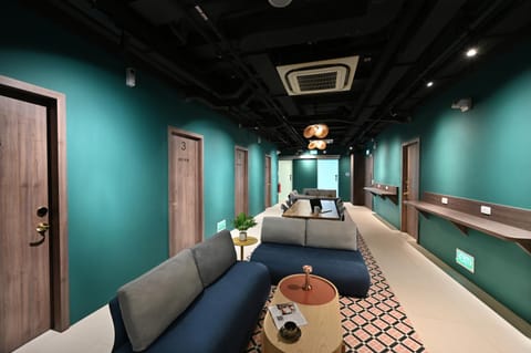 Communal lounge/ TV room, Living room, Seating area