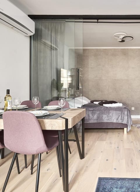 Bed, Dining area, Bedroom, air conditioner