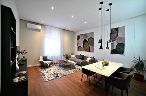 TV and multimedia, Living room, Seating area, air conditioner