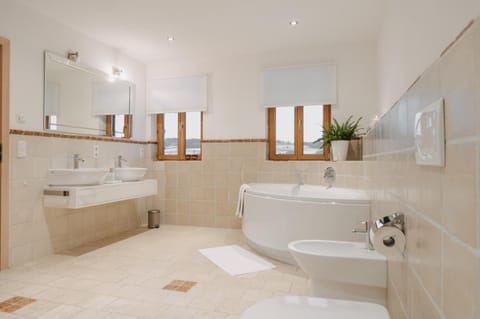 Bathroom, Bath, bidet