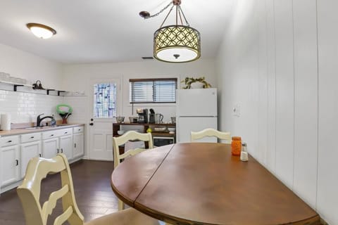 Housepitality - The Southern Orchards Cottage House in Ohio