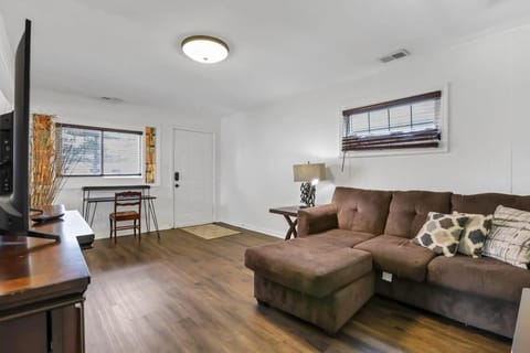 Housepitality - The Southern Orchards Cottage House in Ohio