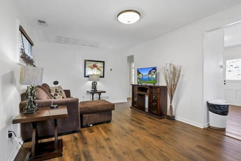 Housepitality - The Southern Orchards Cottage House in Ohio