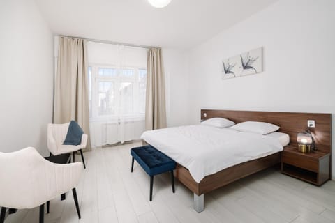 Photo of the whole room, Seating area, Bedroom