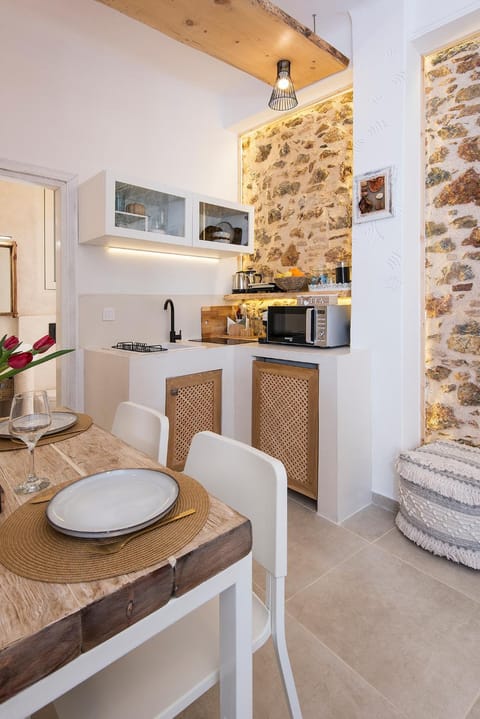 Coffee/tea facilities, Kitchen or kitchenette, Seating area, minibar, oven, pet friendly, stove