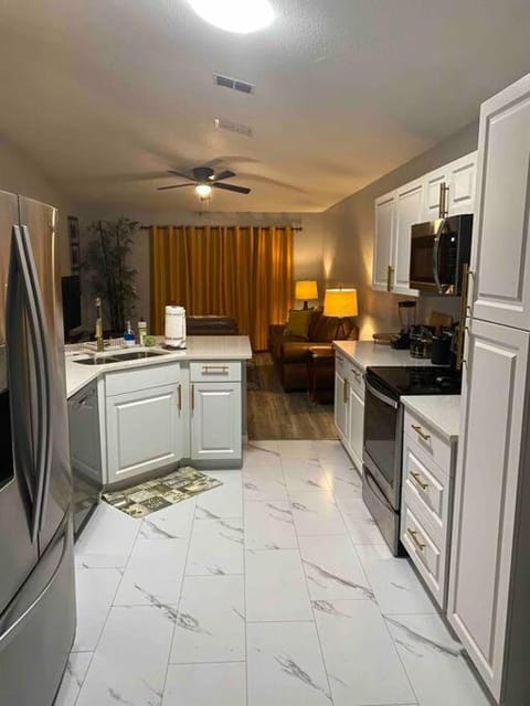 Kitchen or kitchenette, Photo of the whole room, dishwasher