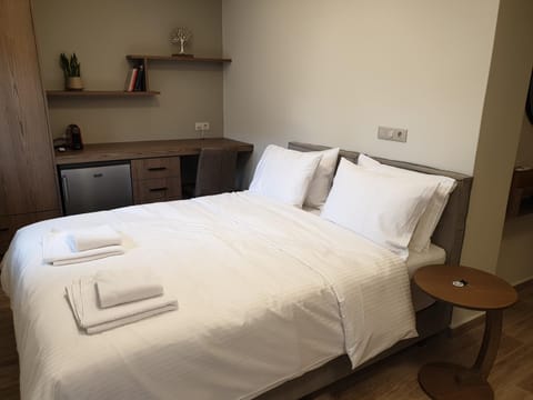 Bed, Kitchen or kitchenette