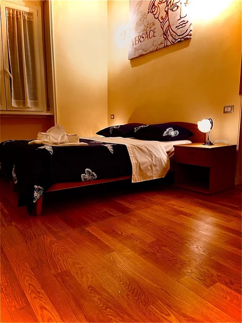 Easy Room Italy Balcony Apartment in Milan