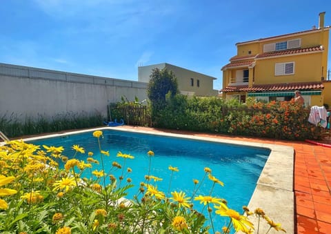 Property building, Day, Garden, Garden view, Pool view, Swimming pool