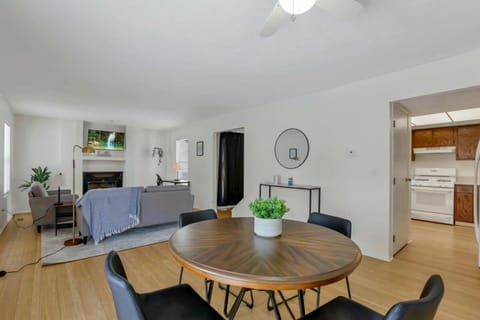 Housepitality - The Gahanna Hideaway Apartment in Gahanna