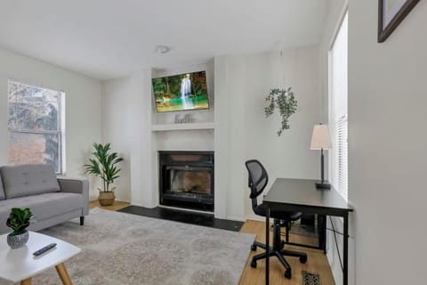 Housepitality - The Gahanna Hideaway Apartment in Gahanna