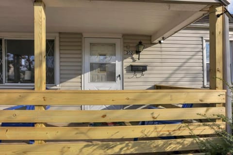 Housepitality - West Side Lodge - 6 BR 2 BA House in Ohio